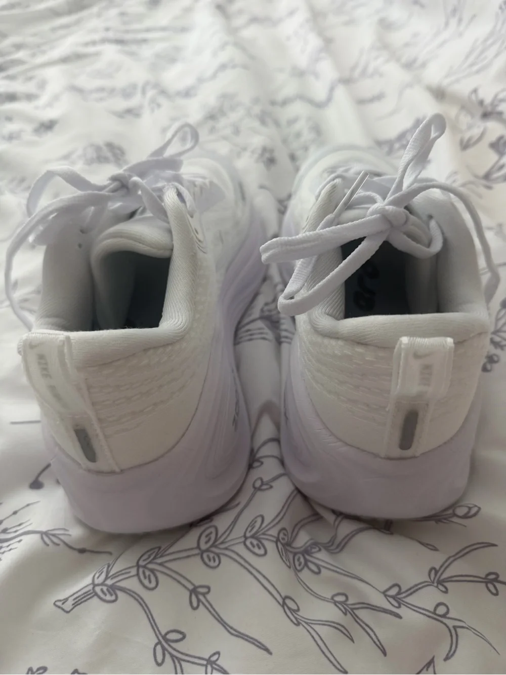Nike vomero plus shoes
